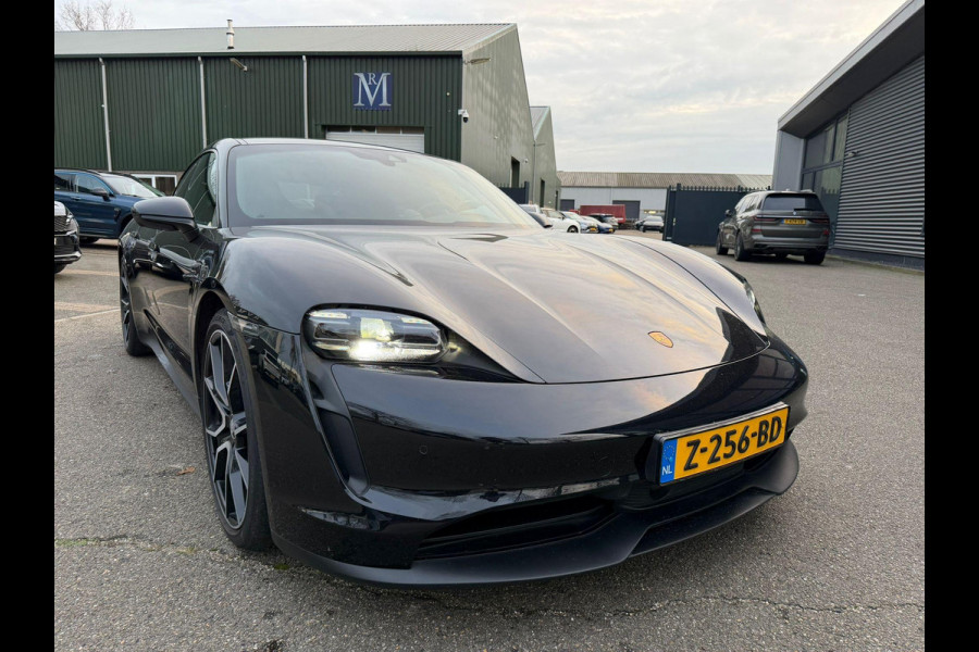 Porsche Taycan Performance 84 kWh VAN: 68.900,- VOOR: 64.440,- UW EINDEJAARSVOORDEEL: 4.460,- EURO | ADAPT. CRUISE | DODE HOEK HERKENNING | SPORTCHRONO | HEAD UP | WARMTEPOMP | DIRECT LEVERBAAR NET PORSCHE ONDERHOUD GEHAD |