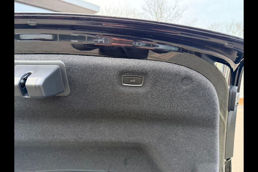 Porsche Taycan Performance 84 kWh VAN: 68.900,- VOOR: 64.440,- UW EINDEJAARSVOORDEEL: 4.460,- EURO | ADAPT. CRUISE | DODE HOEK HERKENNING | SPORTCHRONO | HEAD UP | WARMTEPOMP | DIRECT LEVERBAAR NET PORSCHE ONDERHOUD GEHAD |