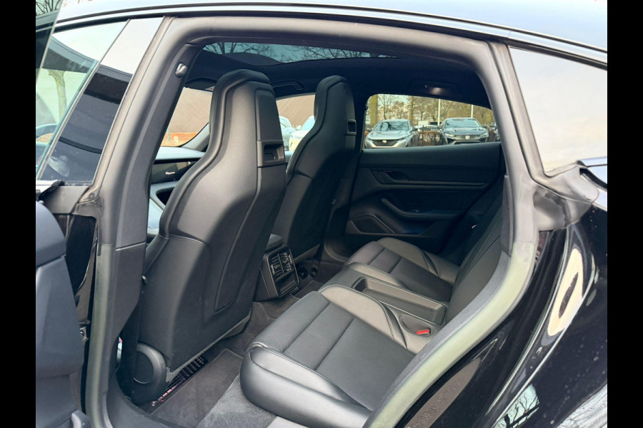 Porsche Taycan Performance 84 kWh VAN: 68.900,- VOOR: 64.440,- UW EINDEJAARSVOORDEEL: 4.460,- EURO | ADAPT. CRUISE | DODE HOEK HERKENNING | SPORTCHRONO | HEAD UP | WARMTEPOMP | DIRECT LEVERBAAR NET PORSCHE ONDERHOUD GEHAD |