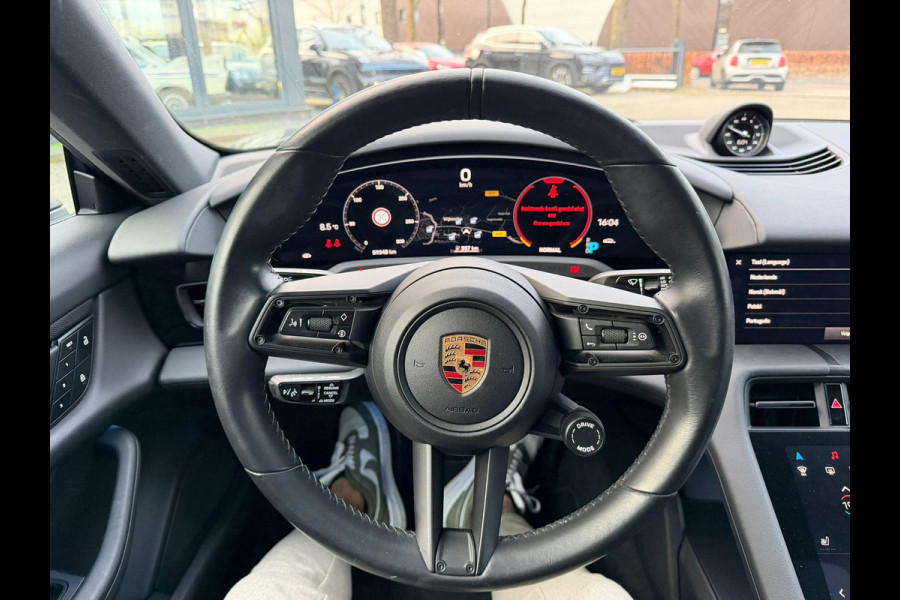 Porsche Taycan Performance 84 kWh VAN: 68.900,- VOOR: 64.440,- UW EINDEJAARSVOORDEEL: 4.460,- EURO | ADAPT. CRUISE | DODE HOEK HERKENNING | SPORTCHRONO | HEAD UP | WARMTEPOMP | DIRECT LEVERBAAR NET PORSCHE ONDERHOUD GEHAD |