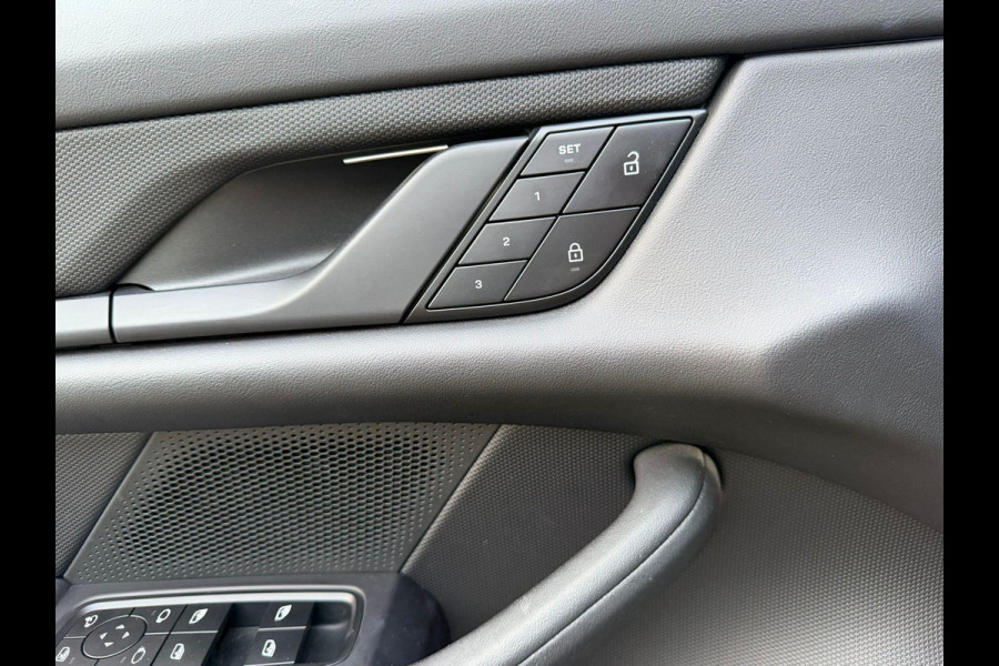 Porsche Taycan Performance 84 kWh VAN: 68.900,- VOOR: 64.440,- UW EINDEJAARSVOORDEEL: 4.460,- EURO | ADAPT. CRUISE | DODE HOEK HERKENNING | SPORTCHRONO | HEAD UP | WARMTEPOMP | DIRECT LEVERBAAR NET PORSCHE ONDERHOUD GEHAD |