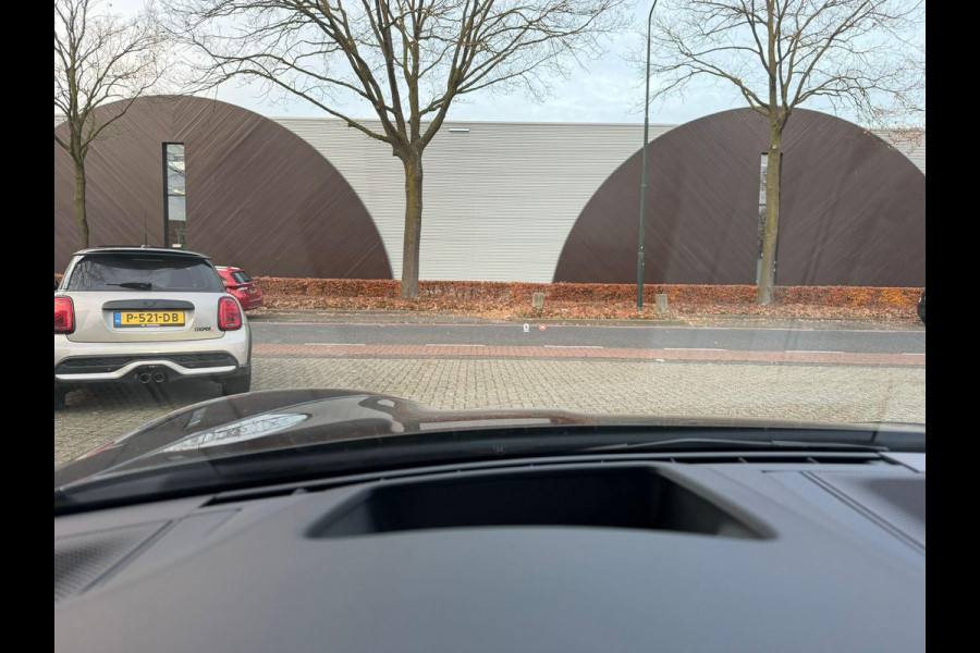 Porsche Taycan Performance 84 kWh VAN: 68.900,- VOOR: 64.440,- UW EINDEJAARSVOORDEEL: 4.460,- EURO | ADAPT. CRUISE | DODE HOEK HERKENNING | SPORTCHRONO | HEAD UP | WARMTEPOMP | DIRECT LEVERBAAR NET PORSCHE ONDERHOUD GEHAD |