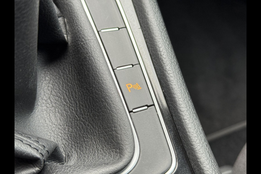 Volkswagen Golf 1.2 TSI Trendline 2e Eigenaar,Clima,Cruise,Lm velgen,Pdc V+A,Stoelverwarming,N.A.P,Weinig Km,Nieuwe Apk bij Aflevering