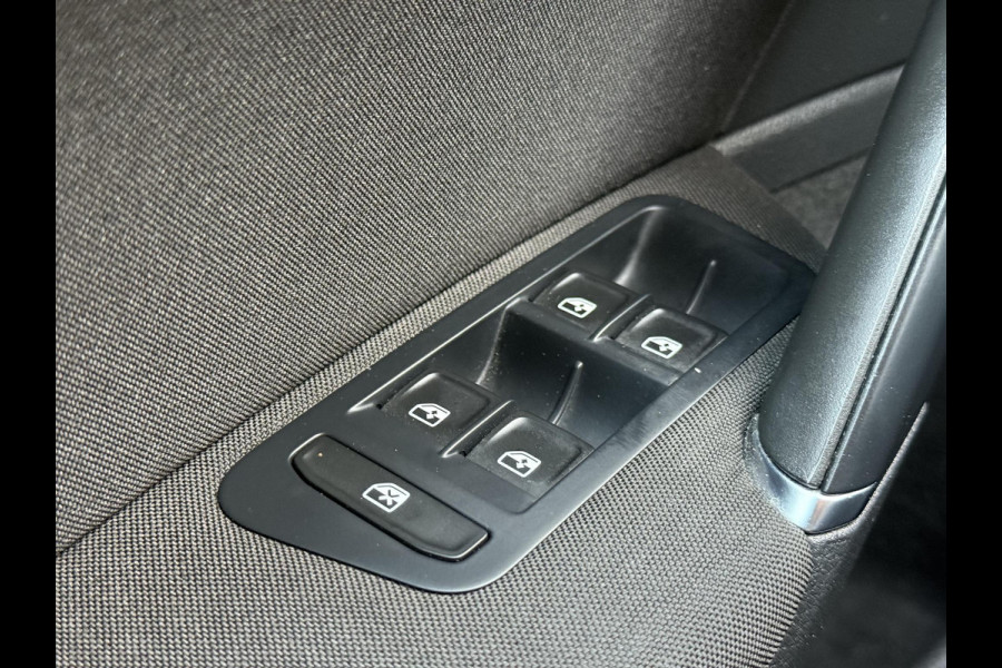 Volkswagen Golf 1.2 TSI Trendline 2e Eigenaar,Clima,Cruise,Lm velgen,Pdc V+A,Stoelverwarming,N.A.P,Weinig Km,Nieuwe Apk bij Aflevering