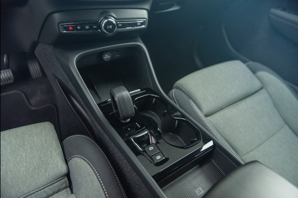Volvo XC40 T4 Aut. Plug-in Hybrid Plus Dark ACC Parkeercamera Stoelverwarming 211pk