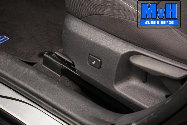 Toyota Corolla Touring Sports 1.8 Hybrid Business Plus|TREKHAAK