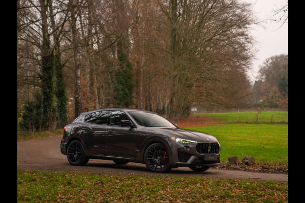 Maserati Levante 3.0 V6 S AWD 430pk Facelift | Pano-dak | 21 inch | Harman/Kardon | 360 camera