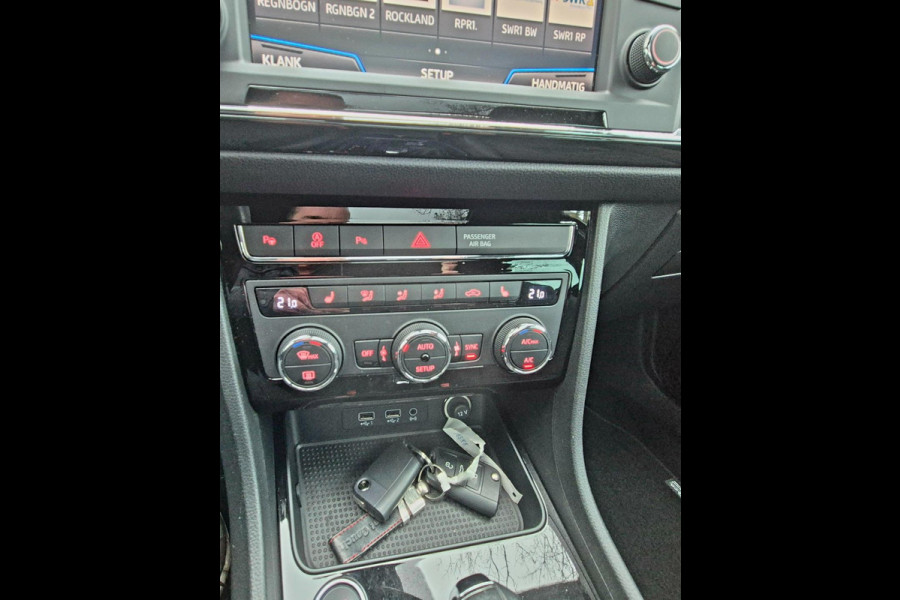 Seat Ateca 1.5 TSI FR Business Intense . Panoramadak . Trekhaak