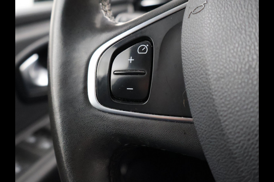 Renault Clio Estate 0.9 TCe LIMITED + NAVIGATIE | LMV | PRIVACY GLASS | CRUISE CONTROL