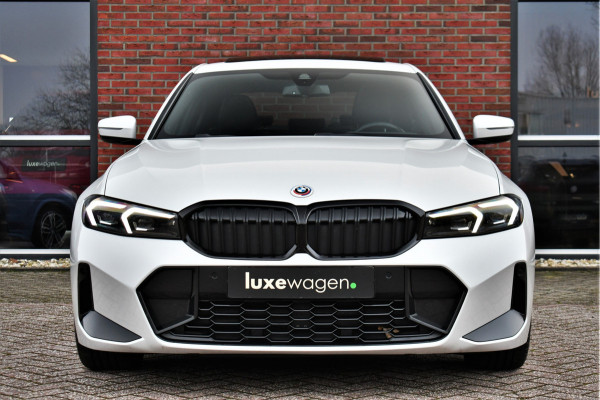 BMW 3 Serie 330D M-Sport Pro Pano H/K HUD El-zetels Parelmoer-wit!