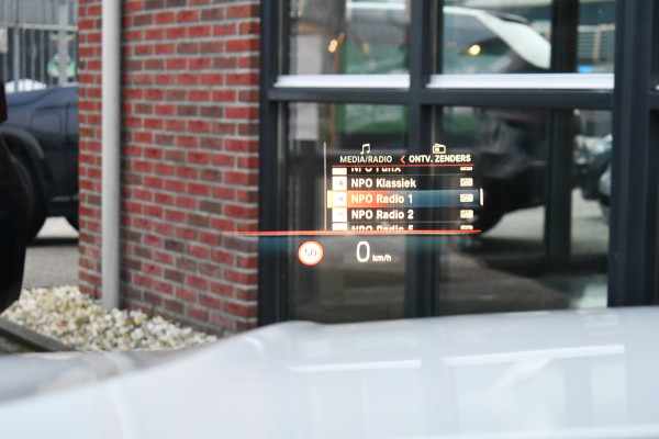 BMW 3 Serie 330D M-Sport Pro Pano H/K HUD El-zetels Parelmoer-wit!