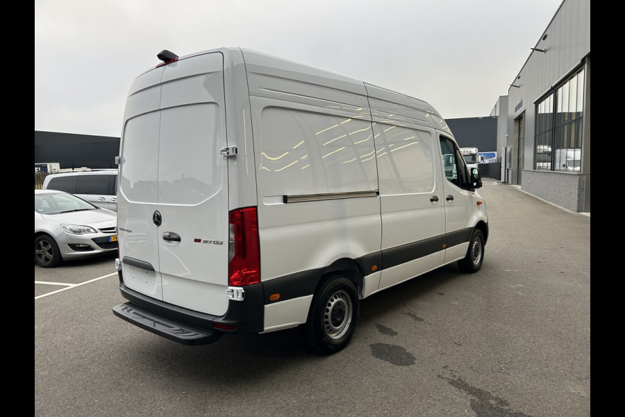 Mercedes-Benz Sprinter 317 CDI L2 H2 MBUX / 360 Camera / Parkeersensoren / Navigatie / Cruise control / Airco / 270 Graden achterdeuren