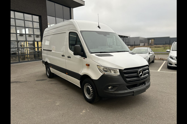 Mercedes-Benz Sprinter 317 CDI L2 H2 MBUX / 360 Camera / Parkeersensoren / Navigatie / Cruise control / Airco / 270 Graden achterdeuren