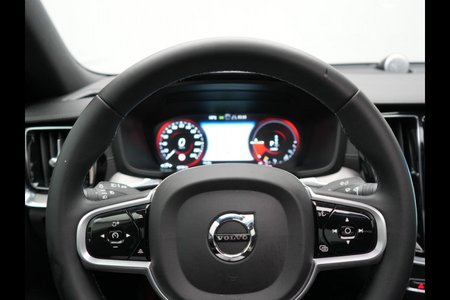 Volvo S60 Recharge T8 AWD R-Design Plug in Hybrid 391pk Black Dealer O.H PHEV | Schuifdak | Bowers & Wilkins | Head Up | Adaptive Cruise | 360 Camera | Luxe Lederen Sportstoelen Massage & Memory | 19"L.M | Keyless | Navigatie |