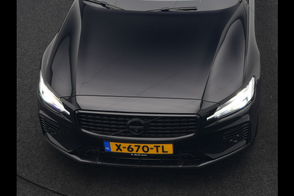 Volvo S60 Recharge T8 AWD R-Design Plug in Hybrid 391pk Black Dealer O.H PHEV | Schuifdak | Bowers & Wilkins | Head Up | Adaptive Cruise | 360 Camera | Luxe Lederen Sportstoelen Massage & Memory | 19"L.M | Keyless | Navigatie |