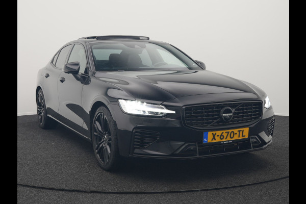 Volvo S60 Recharge T8 AWD R-Design Plug in Hybrid 391pk Black Dealer O.H PHEV | Schuifdak | Bowers & Wilkins | Head Up | Adaptive Cruise | 360 Camera | Luxe Lederen Sportstoelen Massage & Memory | 19"L.M | Keyless | Navigatie |