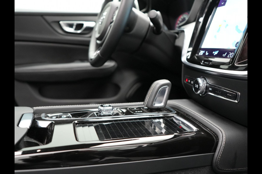 Volvo S60 Recharge T8 AWD R-Design Plug in Hybrid 391pk Black Dealer O.H PHEV | Schuifdak | Bowers & Wilkins | Head Up | Adaptive Cruise | 360 Camera | Luxe Lederen Sportstoelen Massage & Memory | 19"L.M | Keyless | Navigatie |