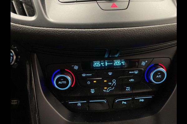 Ford Kuga 1.5 EcoBoost ST Line Trekhaak Navigatie Parkeersensoren Park Assist Cruise Control Xenon Climate Control Lichtmetalen velgen Getinte ramen