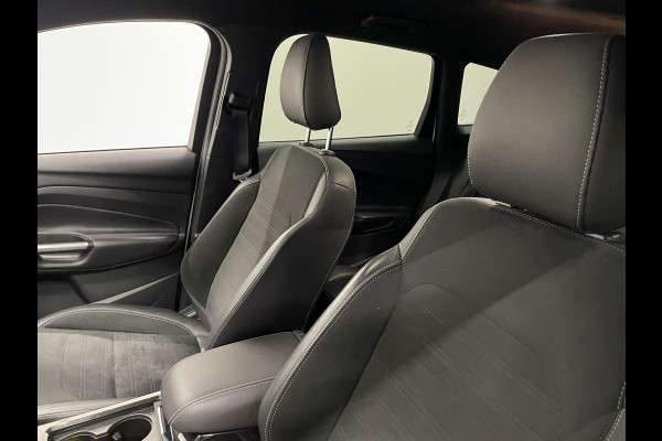Ford Kuga 1.5 EcoBoost ST Line Trekhaak Navigatie Parkeersensoren Park Assist Cruise Control Xenon Climate Control Lichtmetalen velgen Getinte ramen