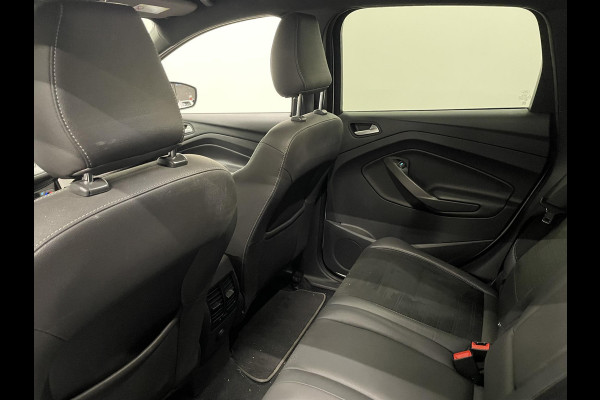 Ford Kuga 1.5 EcoBoost ST Line Trekhaak Navigatie Parkeersensoren Park Assist Cruise Control Xenon Climate Control Lichtmetalen velgen Getinte ramen