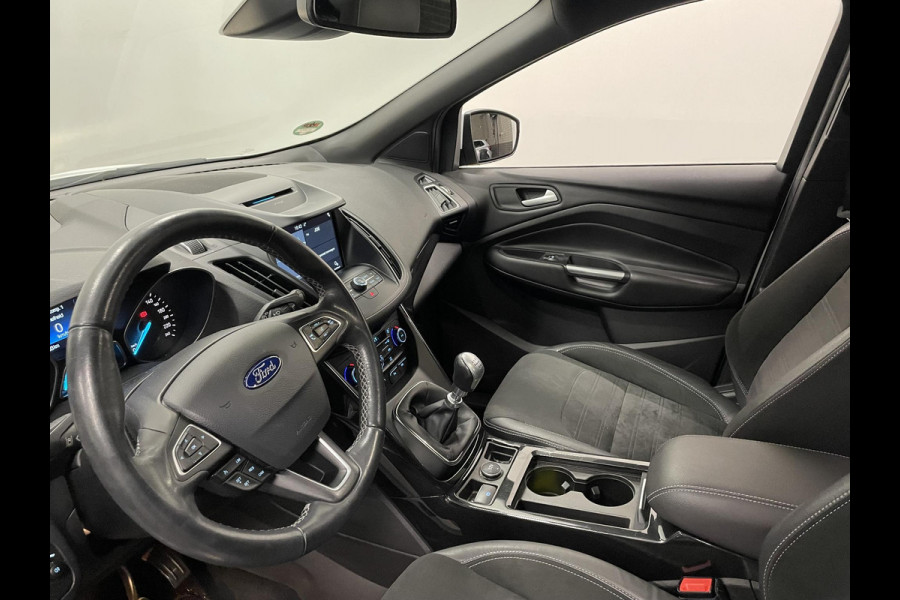 Ford Kuga 1.5 EcoBoost ST Line Trekhaak Navigatie Parkeersensoren Park Assist Cruise Control Xenon Climate Control Lichtmetalen velgen Getinte ramen