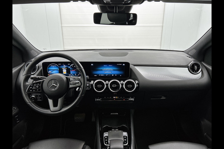 Mercedes-Benz B-Klasse 180 Business Solution Plus(NL-auto, Perfect OnderH, Camera, StoelV, Navi, Cruise Con, Climate Con, Etc)