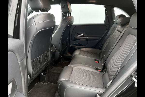 Mercedes-Benz B-Klasse 180 Business Solution Plus(NL-auto, Perfect OnderH, Camera, StoelV, Navi, Cruise Con, Climate Con, Etc)