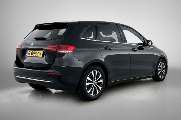Mercedes-Benz B-Klasse 180 Business Solution Plus(NL-auto, Perfect OnderH, Camera, StoelV, Navi, Cruise Con, Climate Con, Etc)