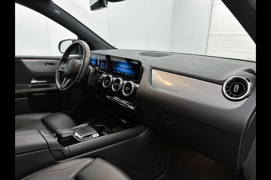 Mercedes-Benz B-Klasse 180 Business Solution Plus(NL-auto, Perfect OnderH, Camera, StoelV, Navi, Cruise Con, Climate Con, Etc)