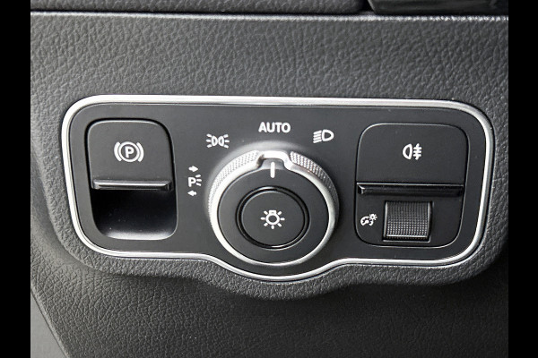 Mercedes-Benz B-Klasse 180 Business Solution Plus(NL-auto, Perfect OnderH, Camera, StoelV, Navi, Cruise Con, Climate Con, Etc)