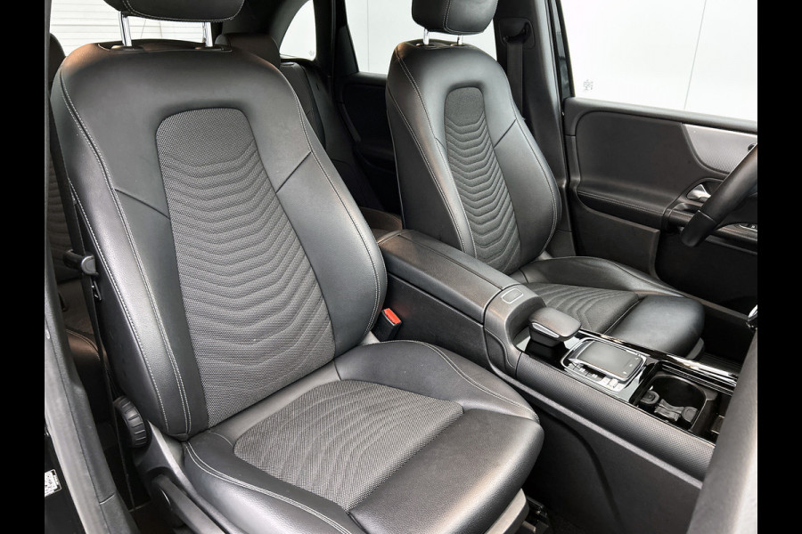 Mercedes-Benz B-Klasse 180 Business Solution Plus(NL-auto, Perfect OnderH, Camera, StoelV, Navi, Cruise Con, Climate Con, Etc)