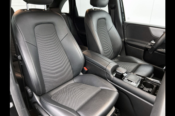 Mercedes-Benz B-Klasse 180 Business Solution Plus(NL-auto, Perfect OnderH, Camera, StoelV, Navi, Cruise Con, Climate Con, Etc)