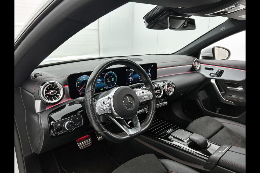 Mercedes-Benz CLA-Klasse 250 e Business Solution AMG Limited (NL-auto, Goed OnderH, Panorama, SfeerV, Carplay, Lane Assist, Navi)