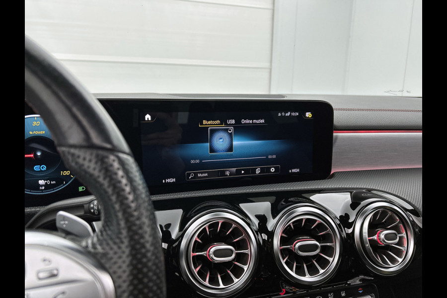 Mercedes-Benz CLA-Klasse 250 e Business Solution AMG Limited (NL-auto, Goed OnderH, Panorama, SfeerV, Carplay, Lane Assist, Navi)