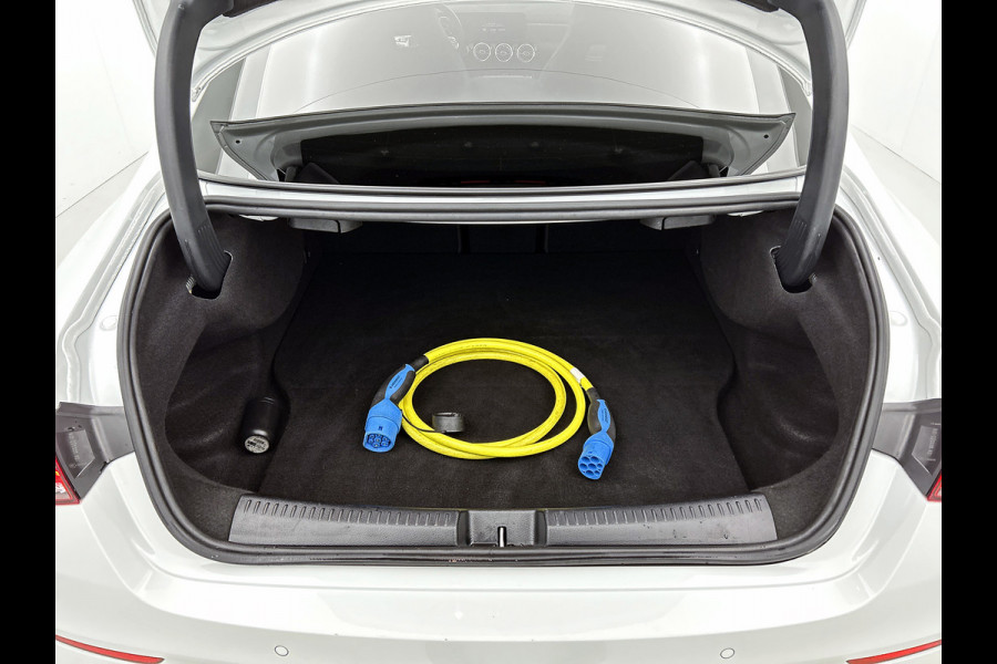 Mercedes-Benz CLA-Klasse 250 e Business Solution AMG Limited (NL-auto, Goed OnderH, Panorama, SfeerV, Carplay, Lane Assist, Navi)