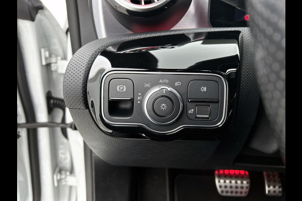 Mercedes-Benz CLA-Klasse 250 e Business Solution AMG Limited (NL-auto, Goed OnderH, Panorama, SfeerV, Carplay, Lane Assist, Navi)