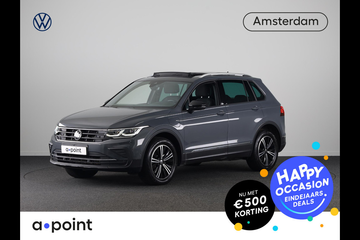 Volkswagen Tiguan 1.4 TSI eHybrid Life/Active 245 pk Automaat (DSG) | Navigatie | Panoramadak | Parkeersensoren (Park assist) | Rondomzicht camera | Stoelverwarming v/a |