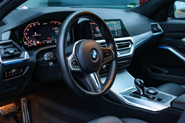 BMW 3 Serie Touring 330e xDrive M-Sport *Pano*Trekhaak*Led*Stoelverwarming*