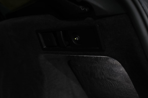 BMW 3 Serie Touring 330e xDrive M-Sport *Pano*Trekhaak*Led*Stoelverwarming*