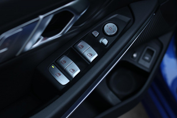 BMW 3 Serie Touring 330e xDrive M-Sport *Pano*Trekhaak*Led*Stoelverwarming*