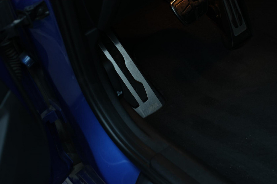 BMW 3 Serie Touring 330e xDrive M-Sport *Pano*Trekhaak*Led*Stoelverwarming*