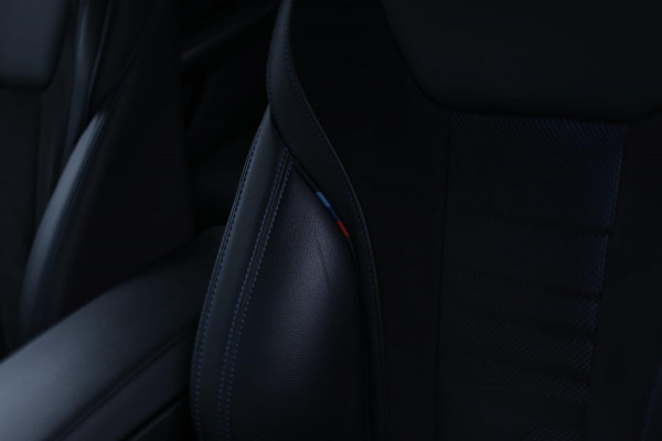 BMW 3 Serie Touring 330e xDrive M-Sport *Pano*Trekhaak*Led*Stoelverwarming*