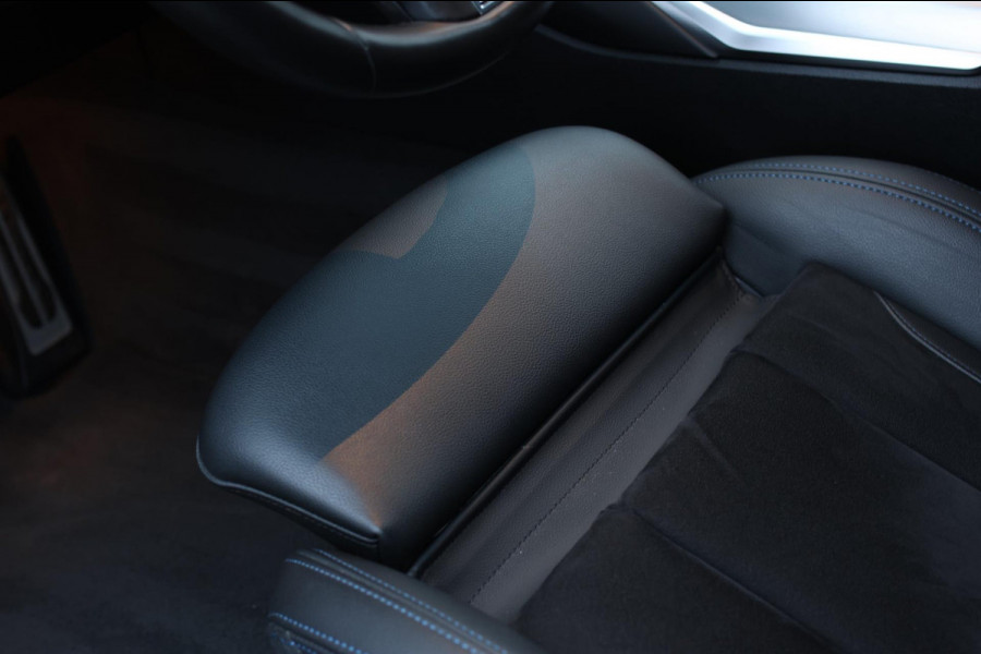 BMW 3 Serie Touring 330e xDrive M-Sport *Pano*Trekhaak*Led*Stoelverwarming*