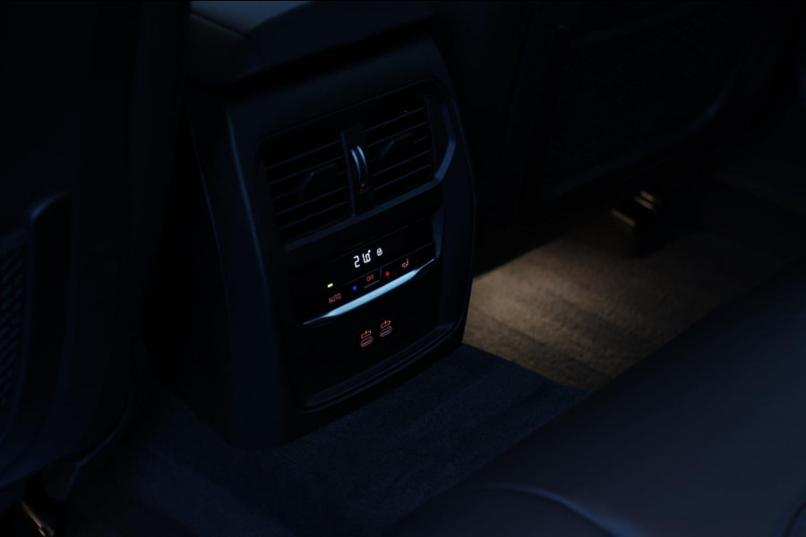 BMW 3 Serie Touring 330e xDrive M-Sport *Pano*Trekhaak*Led*Stoelverwarming*