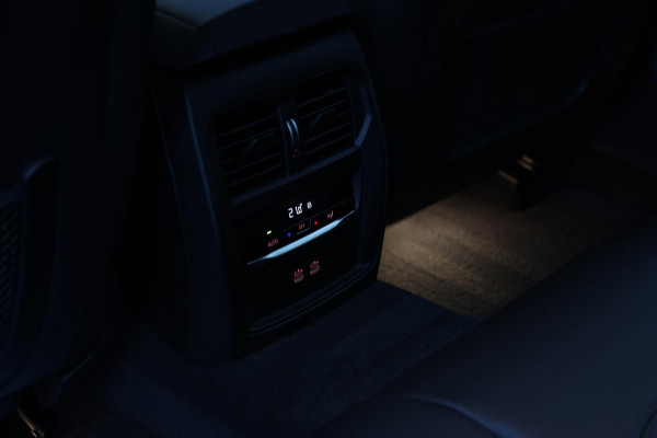 BMW 3 Serie Touring 330e xDrive M-Sport *Pano*Trekhaak*Led*Stoelverwarming*