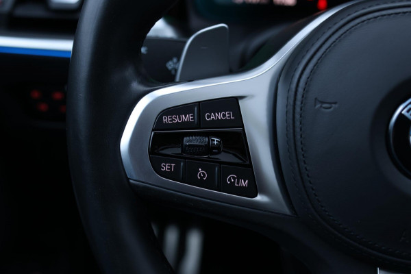 BMW 3 Serie Touring 330e xDrive M-Sport *Pano*Trekhaak*Led*Stoelverwarming*