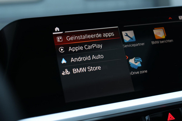 BMW 3 Serie Touring 330e xDrive M-Sport *Pano*Trekhaak*Led*Stoelverwarming*