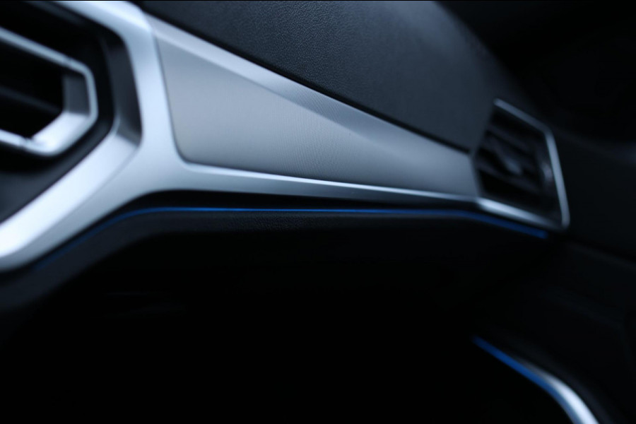 BMW 3 Serie Touring 330e xDrive M-Sport *Pano*Trekhaak*Led*Stoelverwarming*