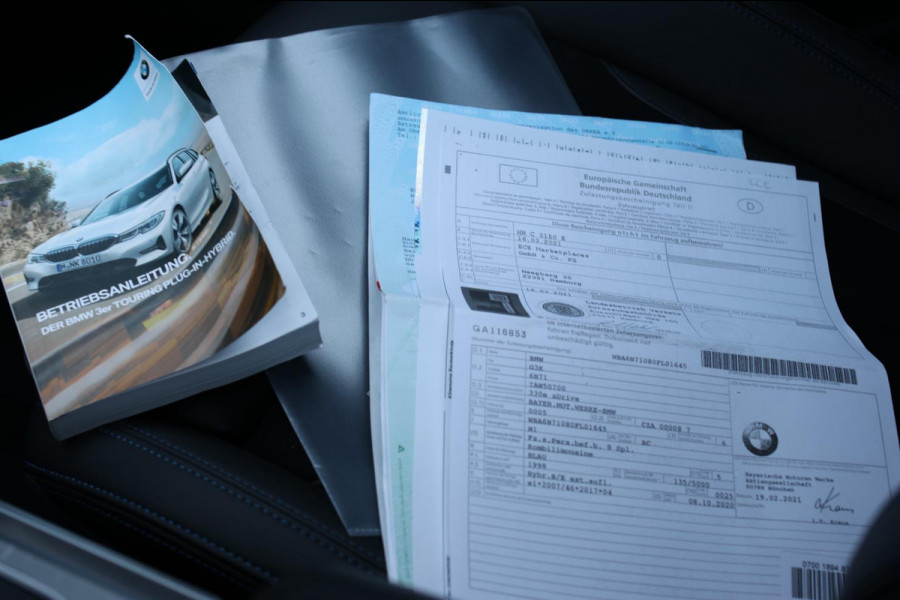 BMW 3 Serie Touring 330e xDrive M-Sport *Pano*Trekhaak*Led*Stoelverwarming*