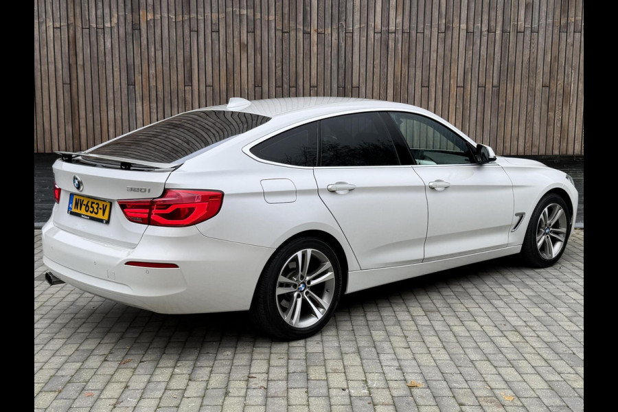 BMW 3-serie Gran Turismo 320i High Executive Automaat | Leer | Stoelverwarming | Cruise & climate control | Head-up display | Keyless entry | Trekhaak af